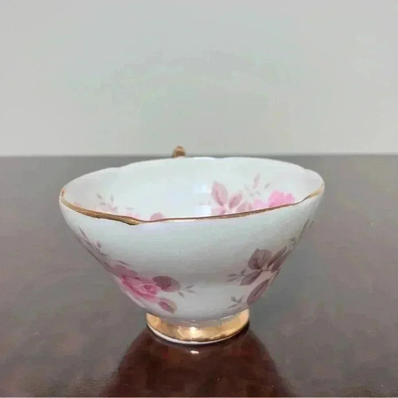 Vintage Grannycore Royal Sutherland England Teacup Pink and White Flowers - Picture 3 of 6